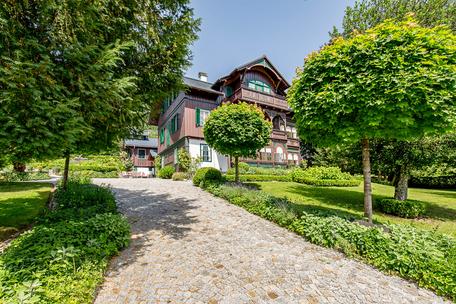 Unique, romantic estate with manor house, greenhouse, guest house and studio in Ausseerland