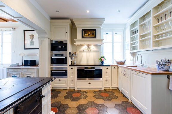 Landhausküche mit moderner Ausstattung