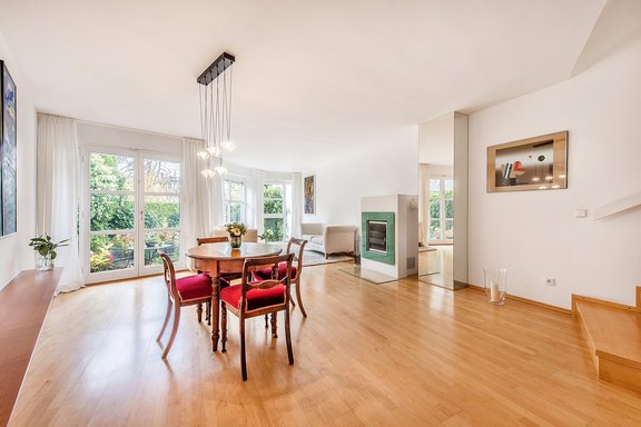 Living- dining area with terrace access