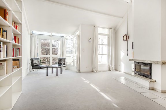 Light-filled studio in the DG