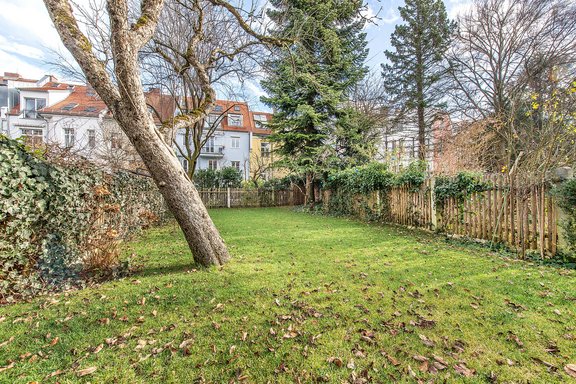 Eingewachsener Garten