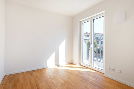 Children&#039;s room with access to the balcony