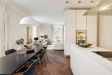 Objektvideo ansehen: Elegant modernisierte 5-Zimmer-Jugendstil-Wohnung von 1900 in fantastischer Lage