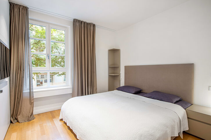 Schlafzimmer mit Einbauschränken