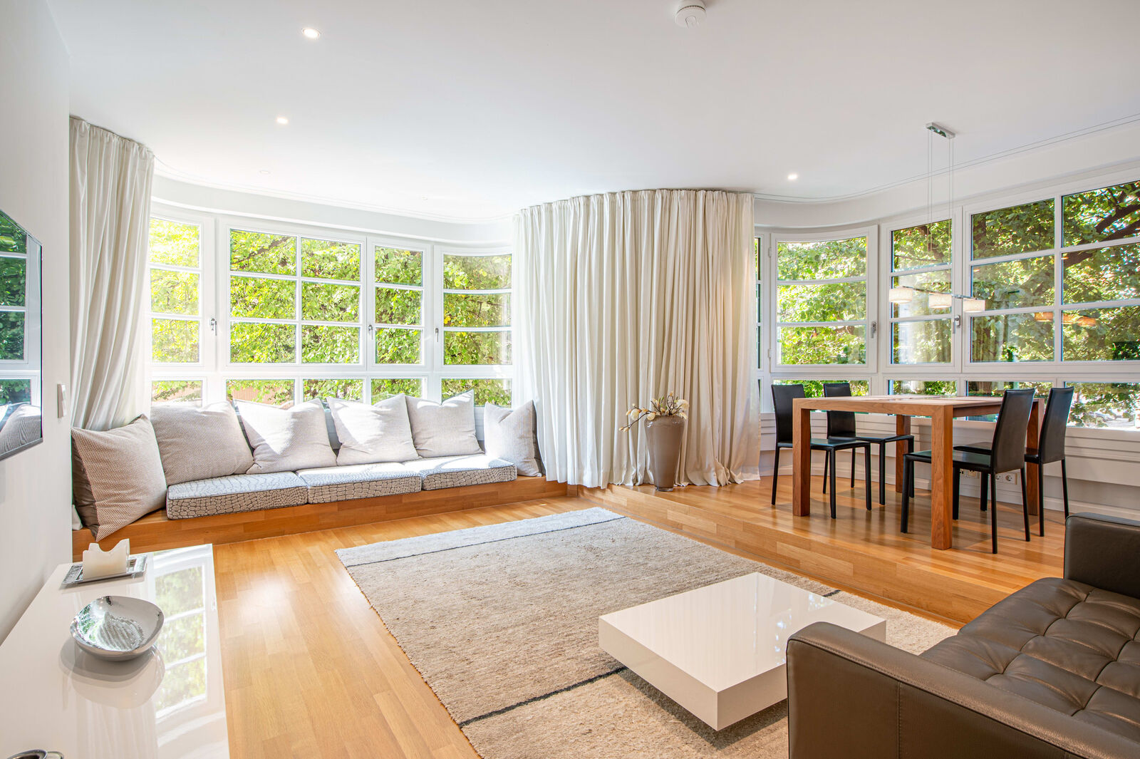 Wohnzimmer mit gemütlicher Ausstattung