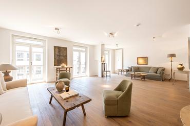 Elegantly renovated 2-room apartment in quiet courtyard location on Promenadeplatz