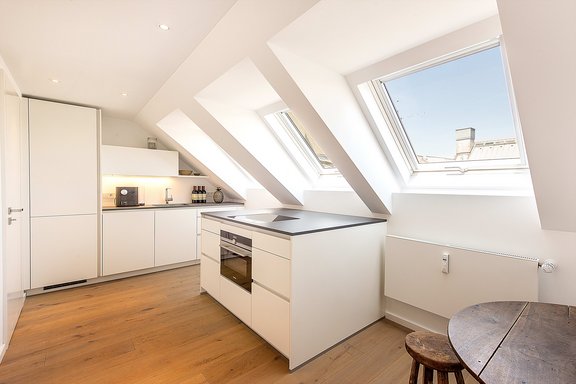 Modern fitted kitchen with cooking island