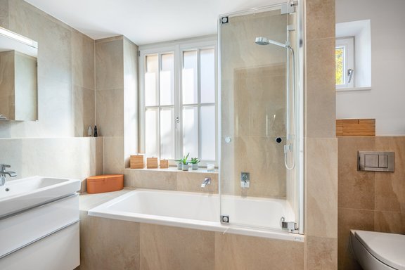 Komfortables Tageslicht-Bad