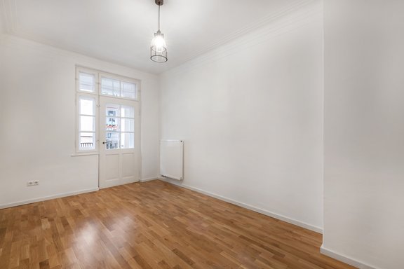 Charmanter Raum mit Balkon