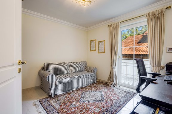 Arbeits- bzw. Kinderzimmer