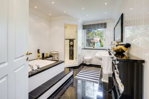 Komfortables Tageslicht-Bad