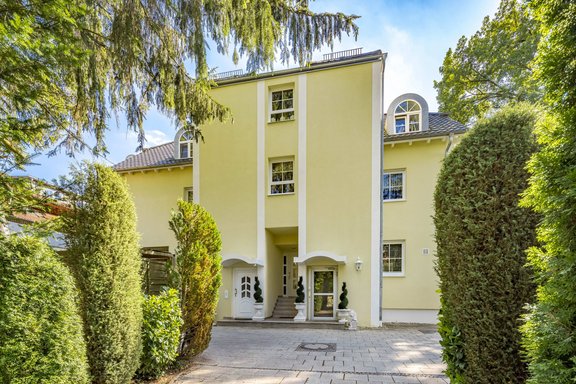 Gepflegtes Mehrfamilienhaus