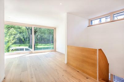 Elegant 3-room apartment with house character in green prime location