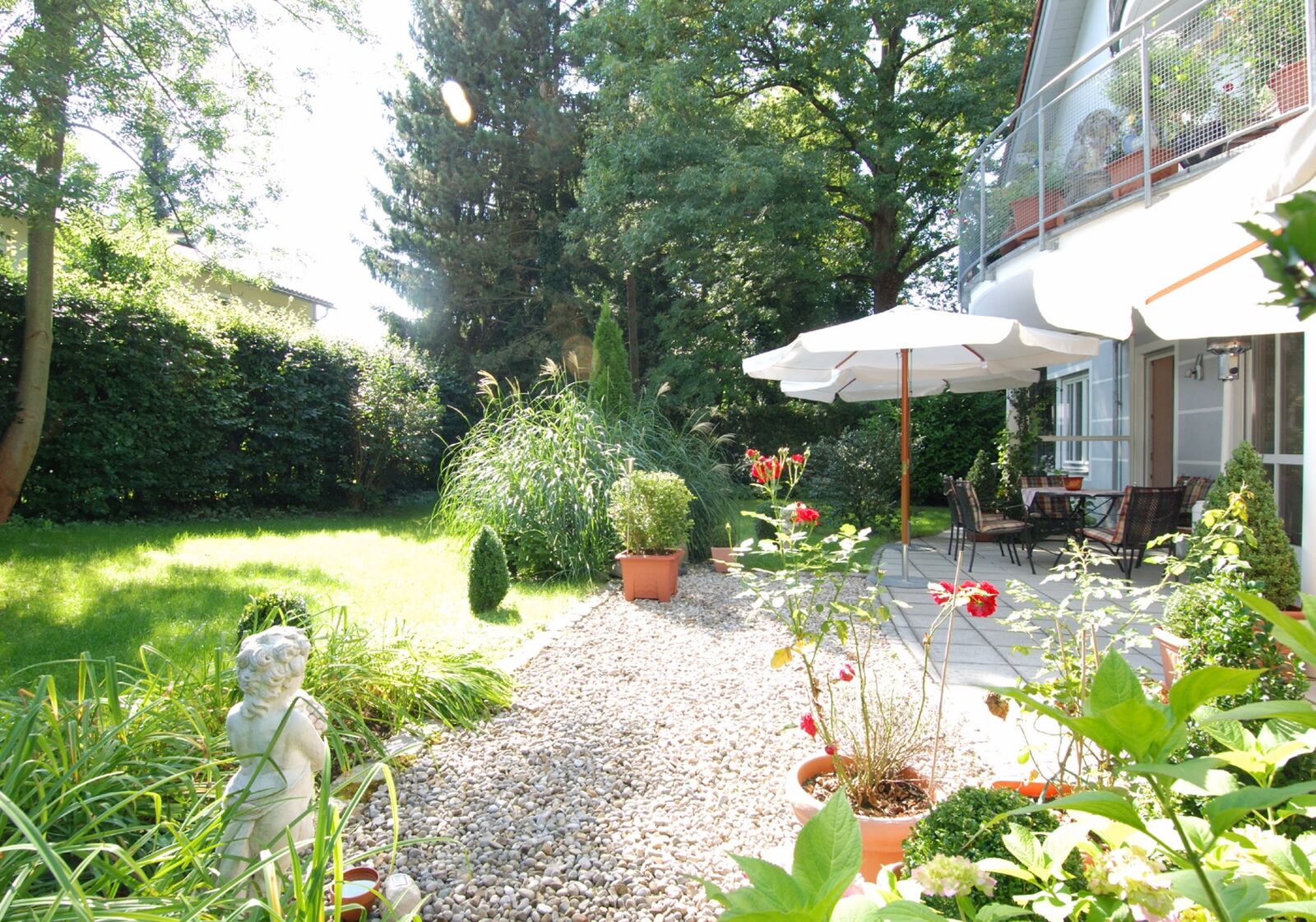 Garten mit Terrasse
