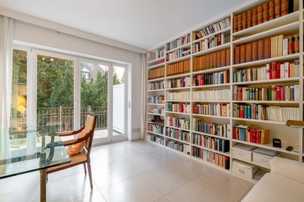 Arbeitszimmer mit Balkon