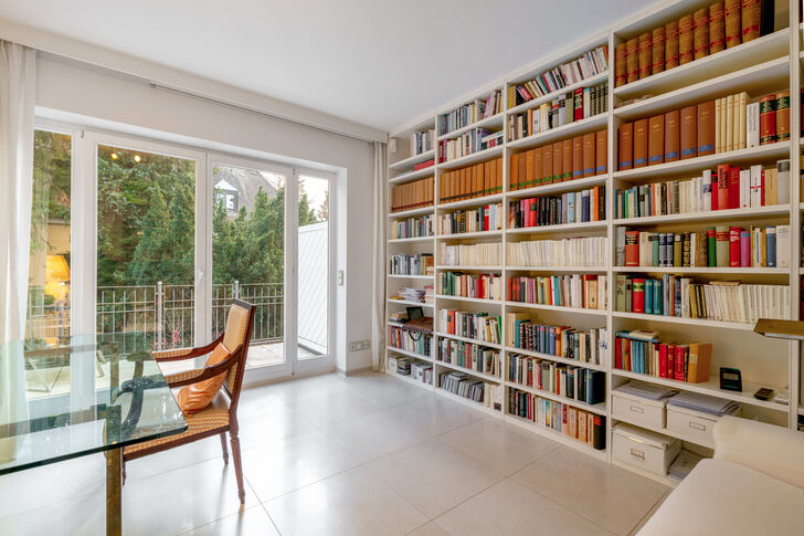 Arbeitszimmer mit Balkon