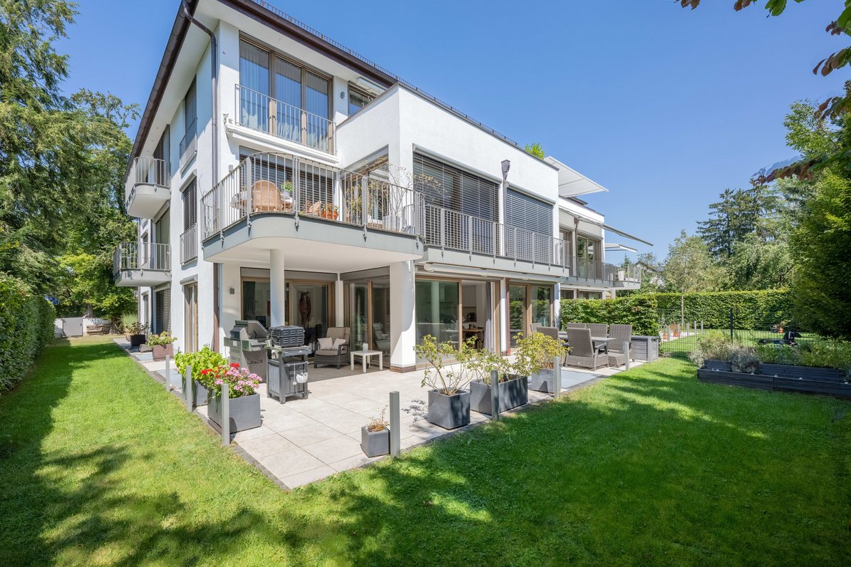 Light-flooded garden apartment