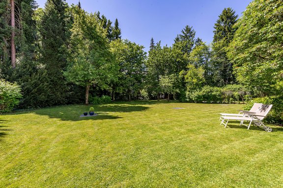 Traumhafter sonniger Garten