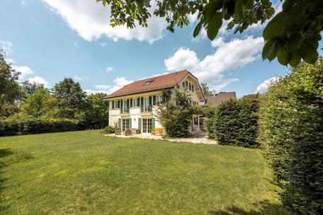 Elegant country-style villa with a separate guest apartment or office area