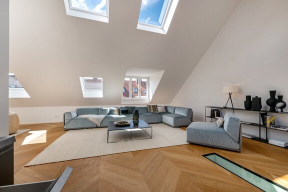 A design-focused living area as the heart of the apartment