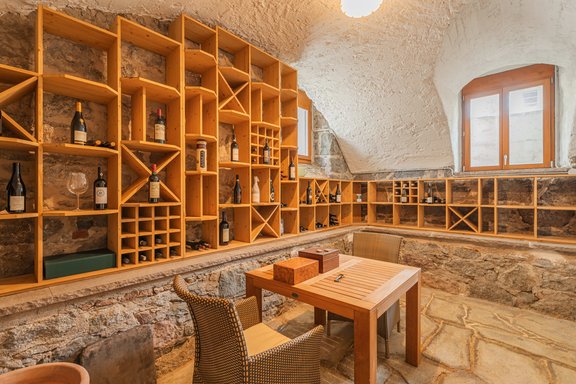 Stilvoller Weinkeller