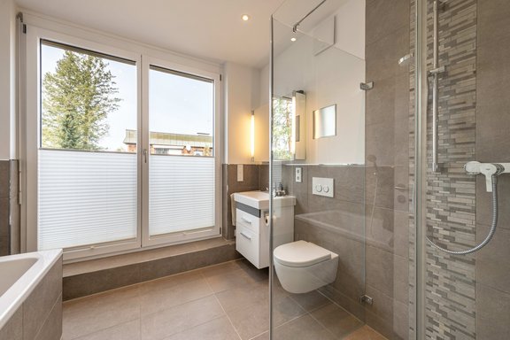 Lichterfülltes Masterbad