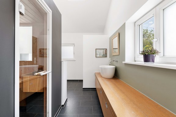 Zeitlos-moderne Badgestaltung