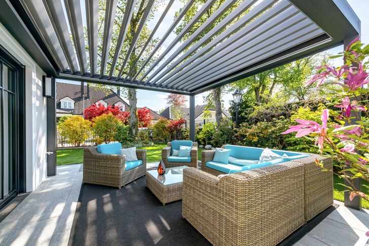 Traumhafter Outdoorbereich mit geschützter Pergola