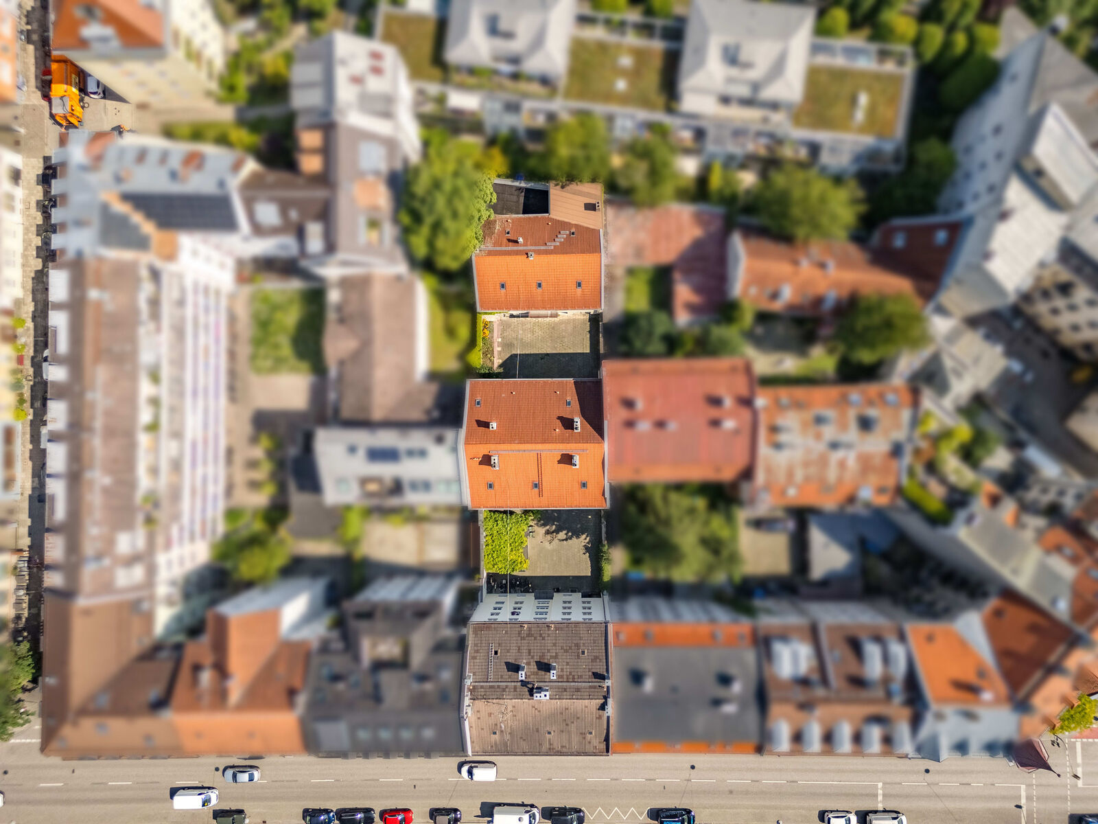 Gebäudeensemble in Isarnähe