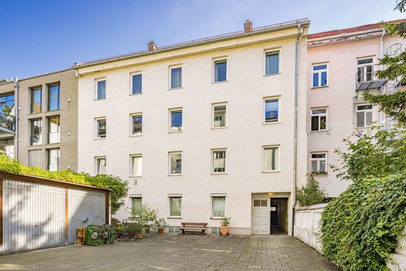 4-geschossiges Mittelgebäude