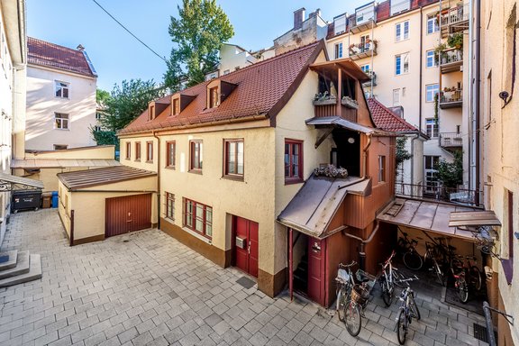 HS 15 Rückgebäude Hausansicht im Innenhof