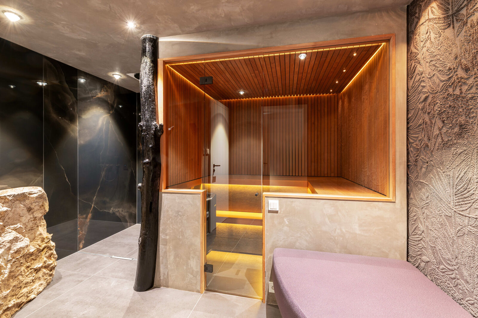 Wellnessbereich mit Sauna