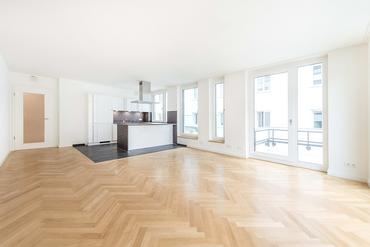 First-time occupancy: Attractive 5-room apartment with high-quality fittings and south-east-facing balcony