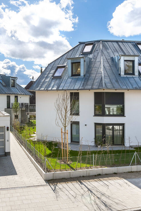 Zwei Neubau-Mehrfamilienhäuser