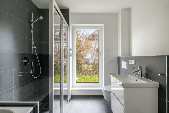 Großzügiges Tageslicht-Bad