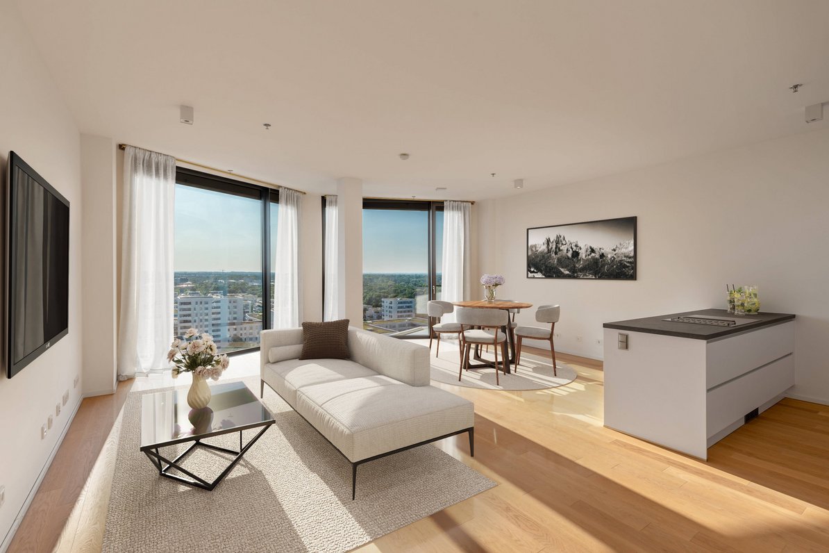 Living / dining area with panoramic view