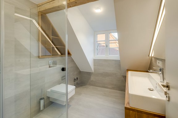 Shower room with grey fine stone