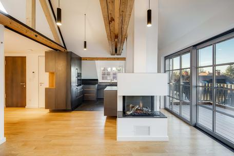 First-time occupancy: attic apartment in top renovated old villa with hobby room