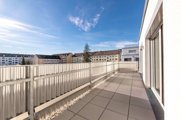 Ideally oriented south-facing roof terrace