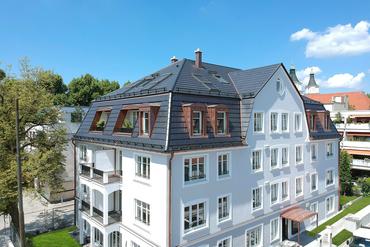 First-time occupancy: Nobly furnished 2-room apartment with ideal floor plan and south-facing balcony