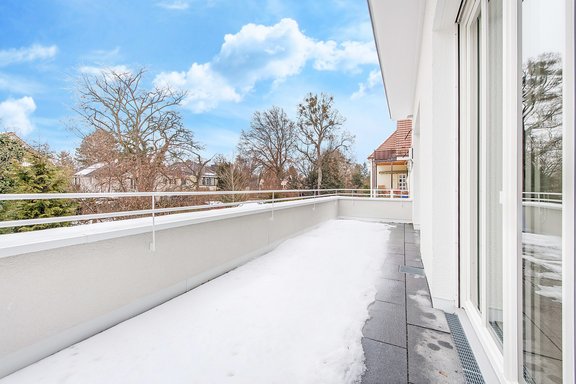 Spacious west terrace