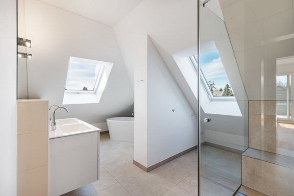 Lichterfülltes Masterbad