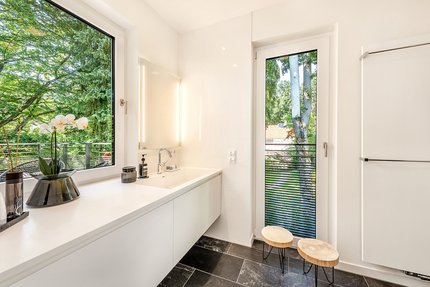 Bathroom en suite in the master bedroom