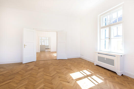 Blick Wohnzimmer durch Esszimmer in die Küche