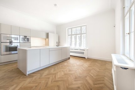 Highend-Küche mit Kochinsel und Premiumausstattung