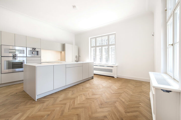 Highend-Küche mit Kochinsel und Premiumausstattung