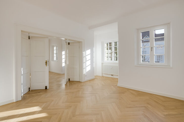 Schlafzimmer mit Flügeltüren