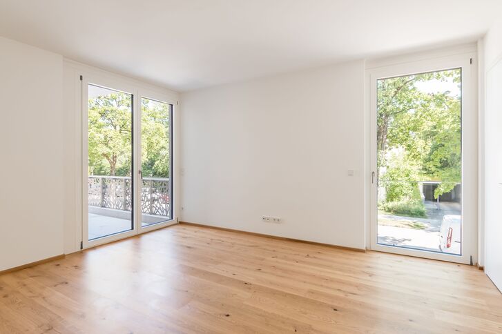 Bedroom with access to the balcony