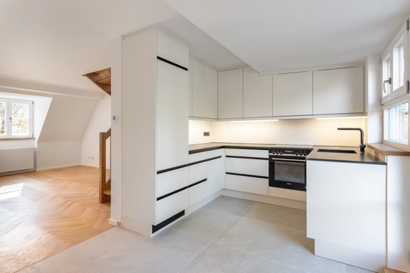 Fitted carpenter's kitchen with branded appliances
