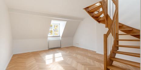 Erstbezug: Helle 4,5 Zimmer-Maisonettewohnung mit Dachterrasse in grüner Bestlage